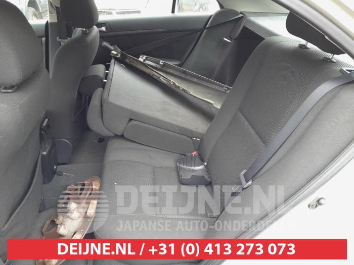 Toyota Avensis 1.8 16V VVT-i Skrotfordon (2005, GRIJS)