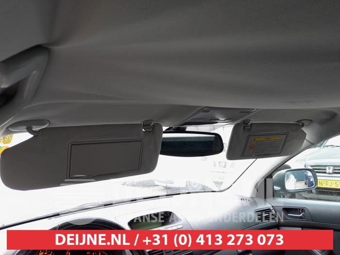 Toyota Avensis 1.8 16V VVT-i Skrotfordon (2005, GRIJS)
