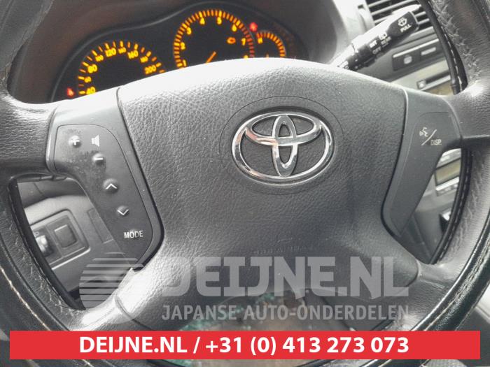 Toyota Avensis 1.8 16V VVT-i Skrotfordon (2005, GRIJS)