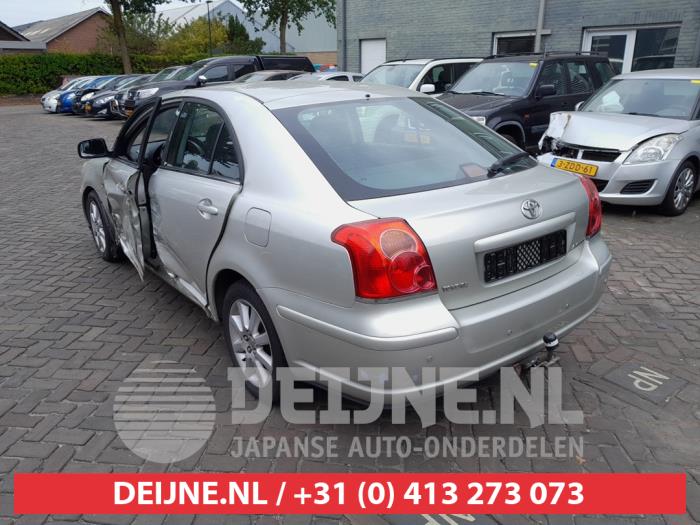 Toyota Avensis 1.8 16V VVT-i Skrotfordon (2005, GRIJS)