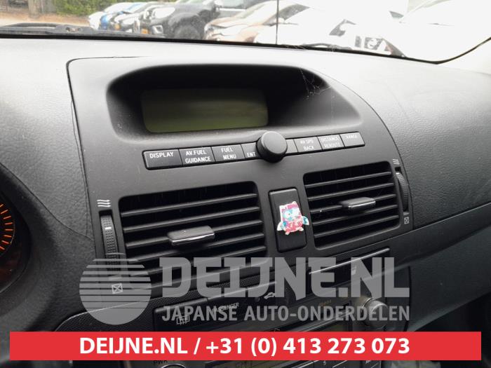 Toyota Avensis 1.8 16V VVT-i Skrotfordon (2005, GRIJS)