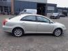 Toyota Avensis 1.8 16V VVT-i Skrotfordon (2005, GRIJS)