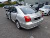 Toyota Avensis 1.8 16V VVT-i Skrotfordon (2005, GRIJS)