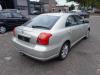Toyota Avensis 1.8 16V VVT-i Skrotfordon (2005, GRIJS)