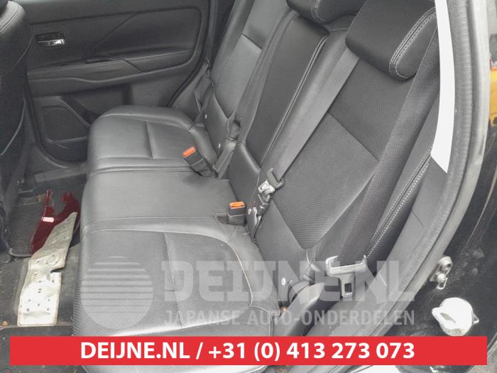 Mitsubishi Outlander 2.0 16V PHEV 4x4 Schrottauto (2015, Schwarz)