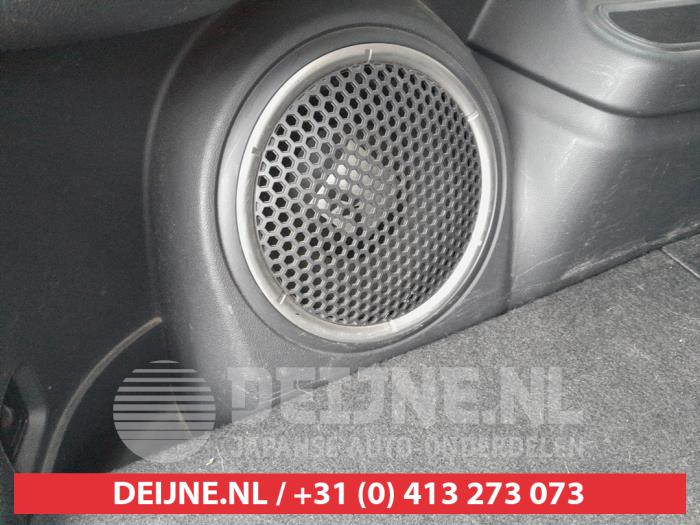 Mitsubishi Outlander 2.0 16V PHEV 4x4 Schrottauto (2015, Schwarz)