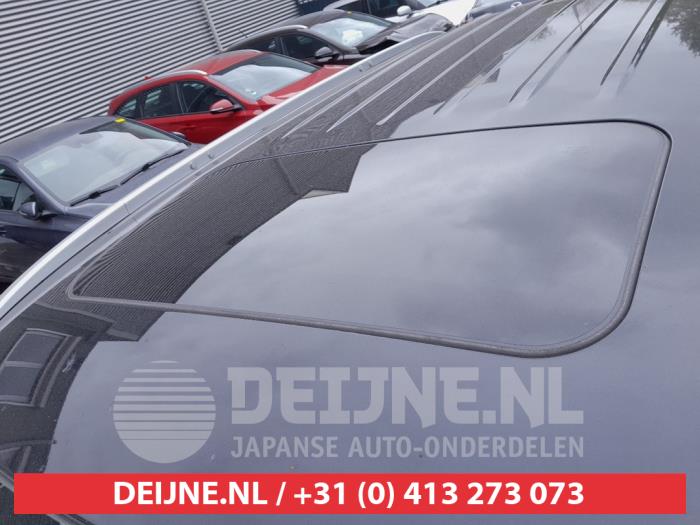 Mitsubishi Outlander 2.0 16V PHEV 4x4 Schrottauto (2015, Schwarz)