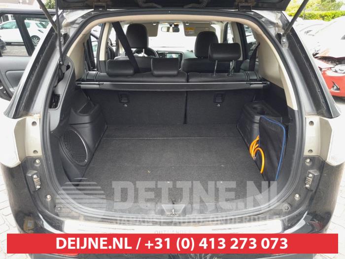 Mitsubishi Outlander 2.0 16V PHEV 4x4 Schrottauto (2015, Schwarz)