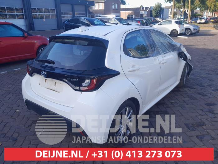 Toyota Yaris IV 1.5 12V Hybrid 115 Vehículo de desguace (2023, Blanco)