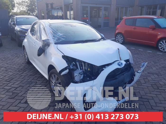 Toyota Yaris IV 1.5 12V Hybrid 115 Vehículo de desguace (2023, Blanco)
