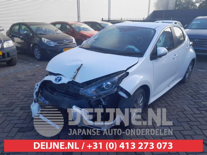 Toyota Yaris IV 1.5 12V Hybrid 115 Vehículo de desguace (2023, Blanco)