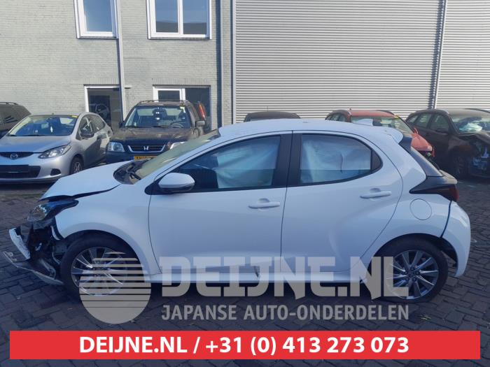 Toyota Yaris IV 1.5 12V Hybrid 115 Vehículo de desguace (2023, Blanco)