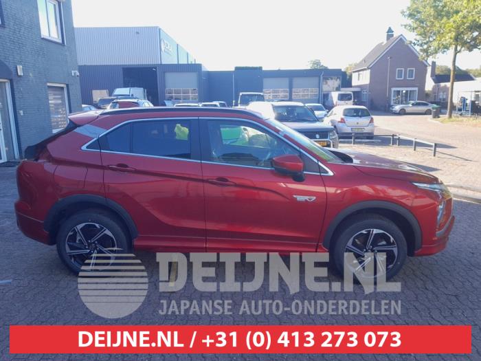 Mitsubishi Eclipse Cross 2.4 16V PHEV 4x4 Salvage vehicle (2023, Red)