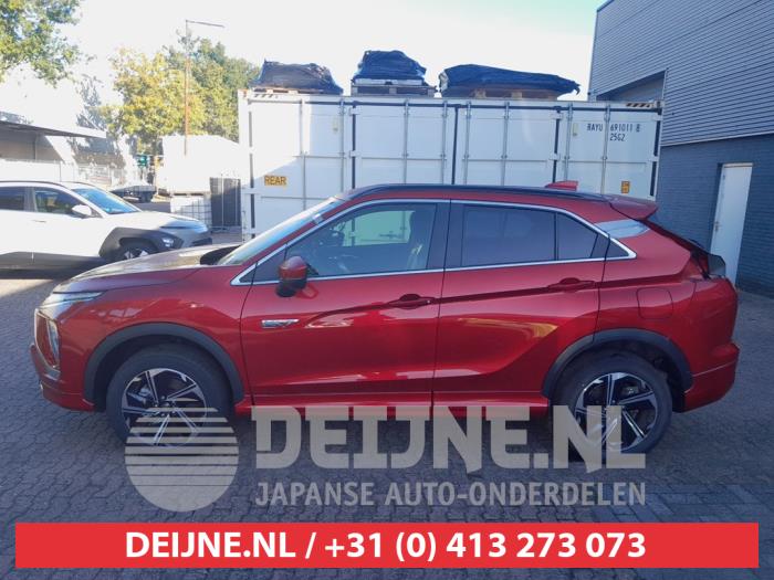 Mitsubishi Eclipse Cross 2.4 16V PHEV 4x4 Salvage vehicle (2023, Red)