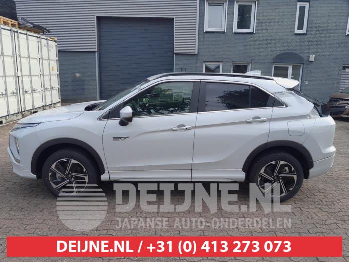 Mitsubishi Eclipse Cross 2.4 16V PHEV 4x4 Schrottauto (2023, Weiß)