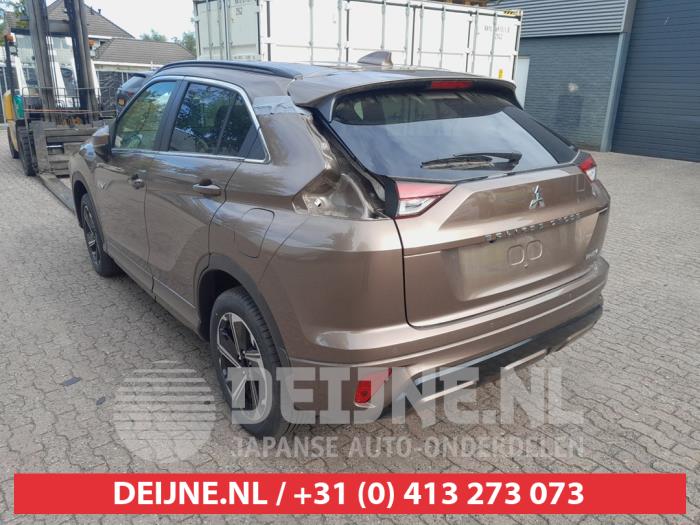 Mitsubishi Eclipse Cross 2.4 16V PHEV 4x4 Schrottauto (2023, Braun)