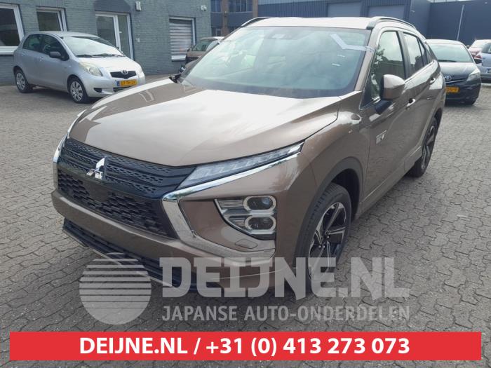 Mitsubishi Eclipse Cross 2.4 16V PHEV 4x4 Schrottauto (2023, Braun)