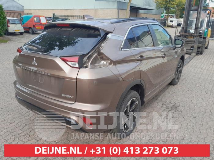 Mitsubishi Eclipse Cross 2.4 16V PHEV 4x4 Schrottauto (2023, Braun)