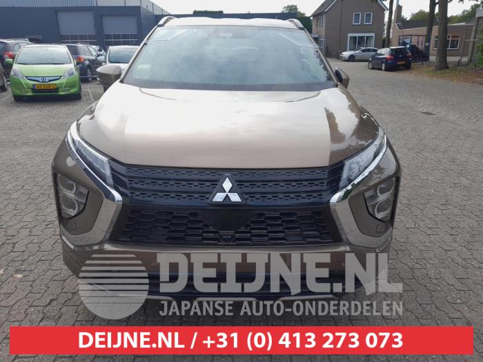 Mitsubishi Eclipse Cross 2.4 16V PHEV 4x4 Schrottauto (2023, Braun)