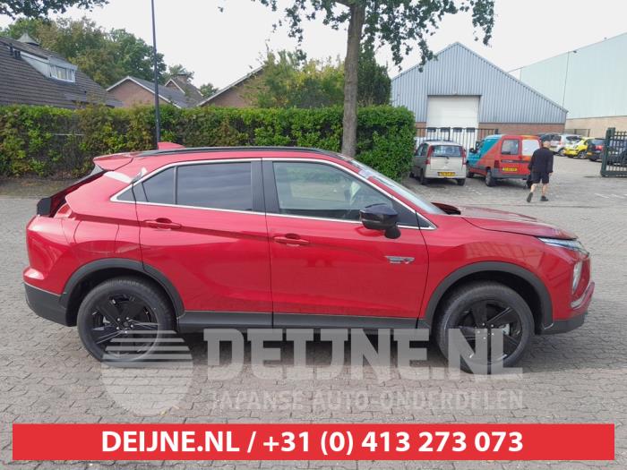 Mitsubishi Eclipse Cross 2.4 16V PHEV 4x4 Schrottauto (2023, Rot)