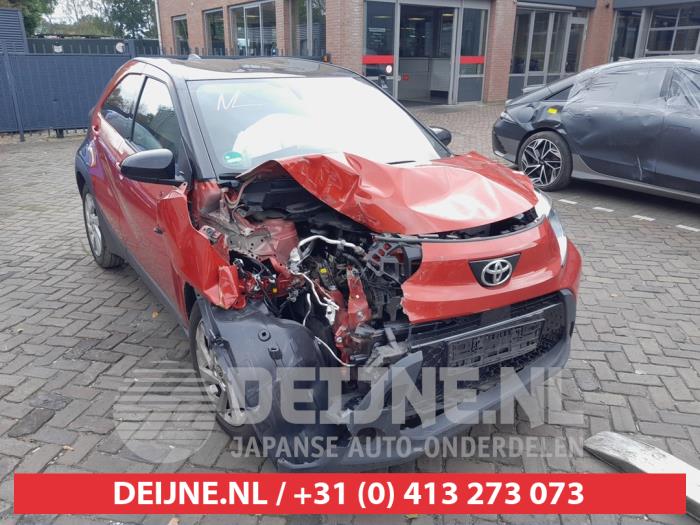 Toyota Aygo X 1.0 12V VVT-i Salvage vehicle (2022, Black, Red)