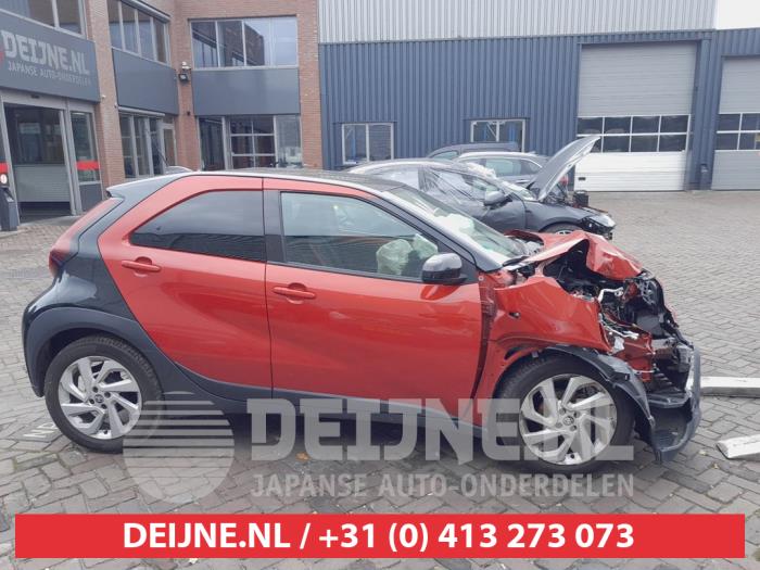 Toyota Aygo X 1.0 12V VVT-i Salvage vehicle (2022, Black, Red)