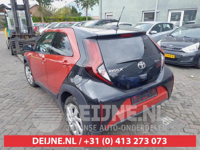 Toyota Aygo X 1.0 12V VVT-i Salvage vehicle (2022, Black, Red)