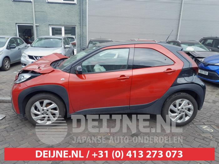 Toyota Aygo X 1.0 12V VVT-i Salvage vehicle (2022, Black, Red)