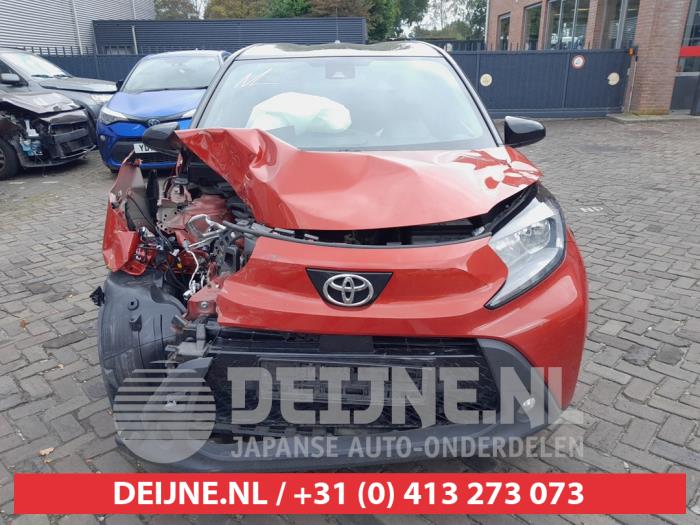 Toyota Aygo X 1.0 12V VVT-i Salvage vehicle (2022, Black, Red)