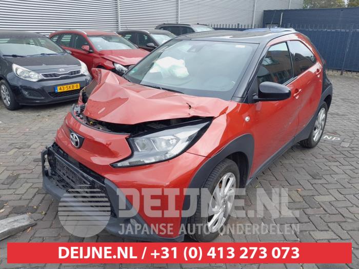 Toyota Aygo X 1.0 12V VVT-i Salvage vehicle (2022, Black, Red)