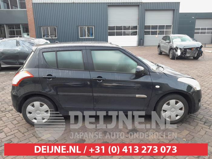 Suzuki Swift 1.2 16V Samochód złomowany (2010, Czarny)