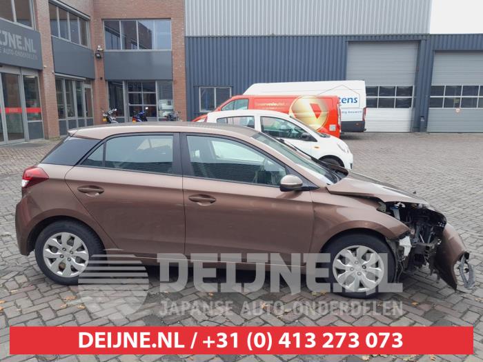 Hyundai i20 1.1 CRDi VGT 12V Schrottauto (2018, Braun)