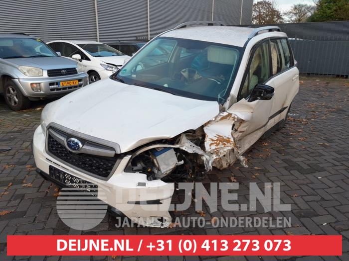 Subaru Forester 2.0 16V X Épave (2014, Blanc)