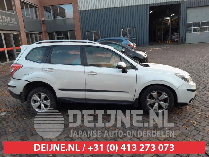 Subaru Forester 2.0 16V X Épave (2014, Blanc)