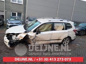 Subaru Forester 2.0 16V X Épave (2014, Blanc)