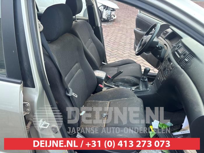 Toyota Corolla 1.6 16V VVT-i Vehículo de desguace (2005, Gris plateado)