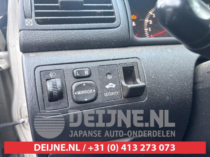 Toyota Corolla 1.6 16V VVT-i Vehículo de desguace (2005, Gris plateado)
