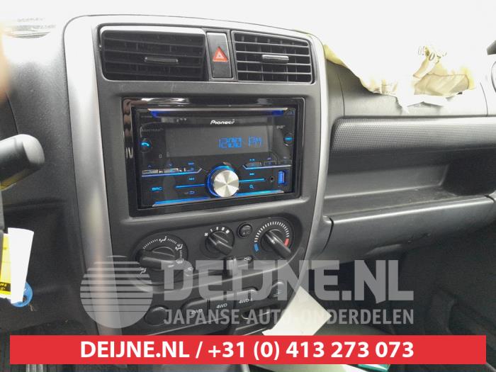 Suzuki Jimny Hardtop 1.3i 16V VVT 4x4 Metal Top Épave (2017, Foncé, Vert)