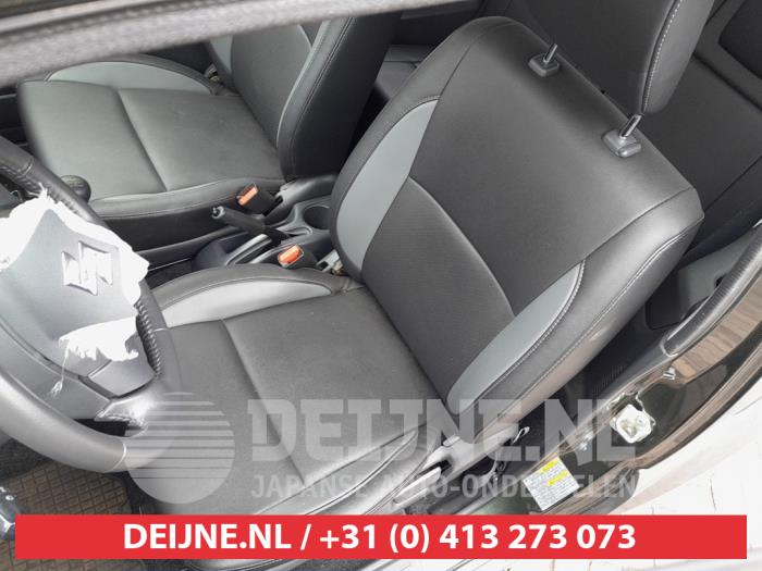 Suzuki Jimny Hardtop 1.3i 16V VVT 4x4 Metal Top Épave (2017, Foncé, Vert)