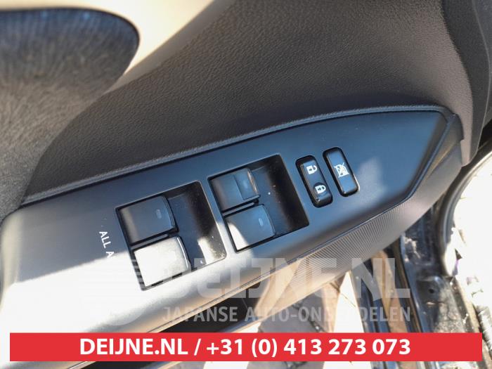 Lexus CT 200h 1.8 16V Vehículo de desguace (2013, Negro)