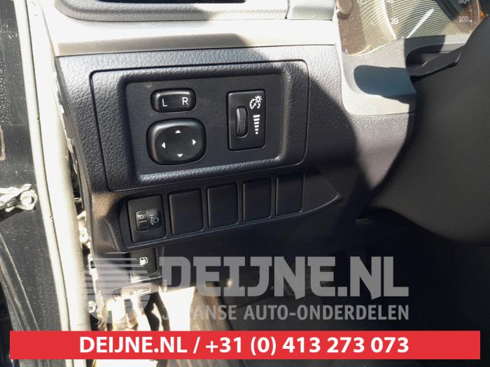 Lexus CT 200h 1.8 16V Vehículo de desguace (2013, Negro)