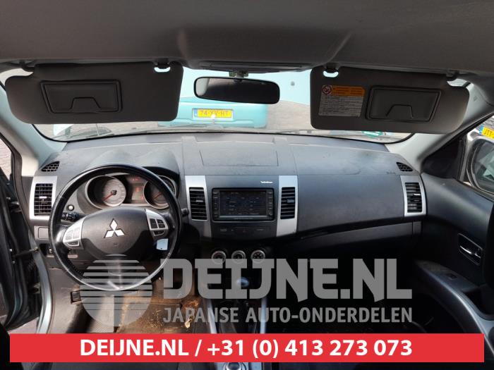 Mitsubishi Outlander 2.4 16V Mivec 4x4 Épave (2008, Vert)