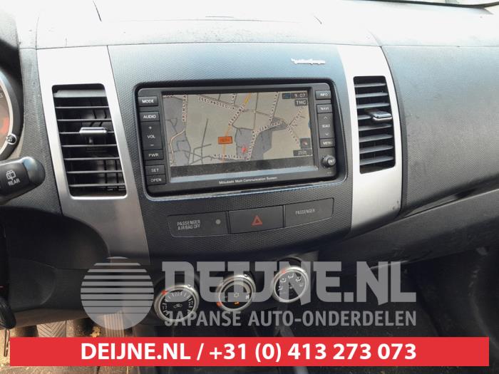 Mitsubishi Outlander 2.4 16V Mivec 4x4 Épave (2008, Vert)