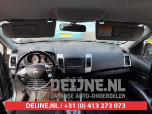 Mitsubishi Outlander 2.4 16V Mivec 4x4 Épave (2008, Vert)
