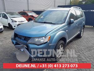 Mitsubishi Outlander 2.4 16V Mivec 4x4 Épave (2008, Vert)