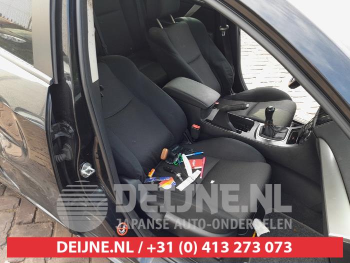 Mazda 3 Sport 1.6i MZR 16V Samochód złomowany (2011, Czarny)
