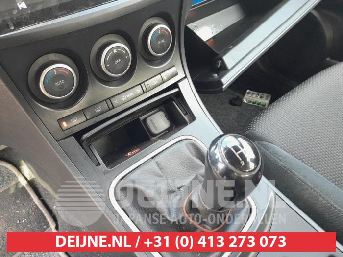 Mazda 3 Sport 1.6i MZR 16V Samochód złomowany (2011, Czarny)
