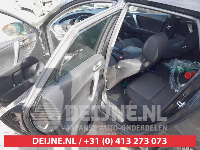 Mazda 3 Sport 1.6i MZR 16V Samochód złomowany (2011, Czarny)