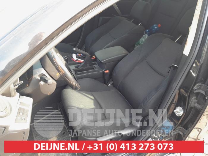 Mazda 3 Sport 1.6i MZR 16V Samochód złomowany (2011, Czarny)