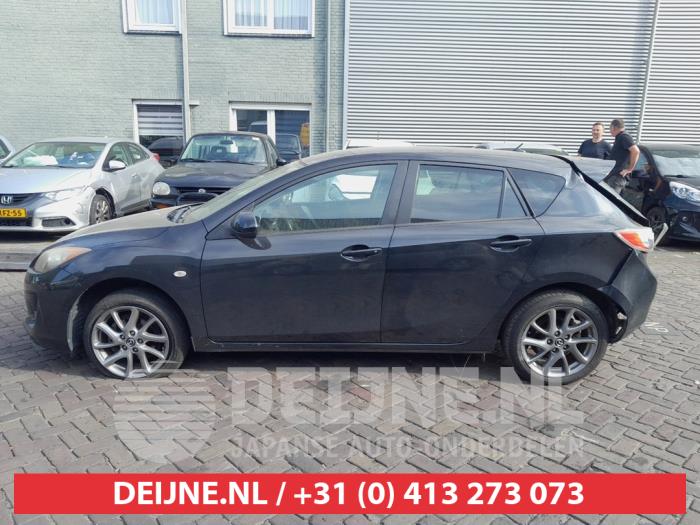 Mazda 3 Sport 1.6i MZR 16V Samochód złomowany (2011, Czarny)